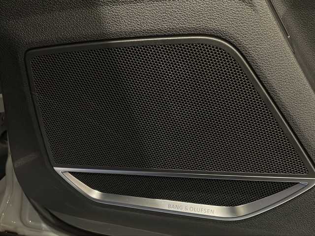 アウディ ＲＳＱ３ スポーツバック 新潟県 2021(令3)年 2.7万km グレー Bang & Olufsen 3Dサウンドシステム/カーボンエンジンカバー/RS スポーツエキゾーストシステム/デコラティブパネル カーボン/カラードブレーキキャリパーレッド/バーチャルコックピット/MMIナビゲーション/・Apple Car Play/・Android Auto/・TV/アダプティブクルーズアシスト/アダプティブクルーズコントロール/アウディパーキングシステム/ヒルディセントアシスト/Audi ユニバーサルトラフィックレコーダー/アンビエントライト/ETC2.0/シートヒーター/ワイヤレス充電