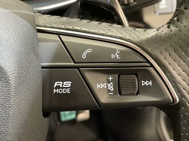 アウディ ＲＳＱ３ スポーツバック 新潟県 2021(令3)年 2.7万km グレー Bang & Olufsen 3Dサウンドシステム/カーボンエンジンカバー/RS スポーツエキゾーストシステム/デコラティブパネル カーボン/カラードブレーキキャリパーレッド/バーチャルコックピット/MMIナビゲーション/・Apple Car Play/・Android Auto/・TV/アダプティブクルーズアシスト/アダプティブクルーズコントロール/アウディパーキングシステム/ヒルディセントアシスト/Audi ユニバーサルトラフィックレコーダー/アンビエントライト/ETC2.0/シートヒーター/ワイヤレス充電