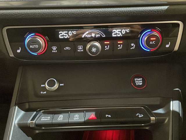 アウディ ＲＳＱ３ スポーツバック 新潟県 2021(令3)年 2.7万km グレー Bang & Olufsen 3Dサウンドシステム/カーボンエンジンカバー/RS スポーツエキゾーストシステム/デコラティブパネル カーボン/カラードブレーキキャリパーレッド/バーチャルコックピット/MMIナビゲーション/・Apple Car Play/・Android Auto/・TV/アダプティブクルーズアシスト/アダプティブクルーズコントロール/アウディパーキングシステム/ヒルディセントアシスト/Audi ユニバーサルトラフィックレコーダー/アンビエントライト/ETC2.0/シートヒーター/ワイヤレス充電