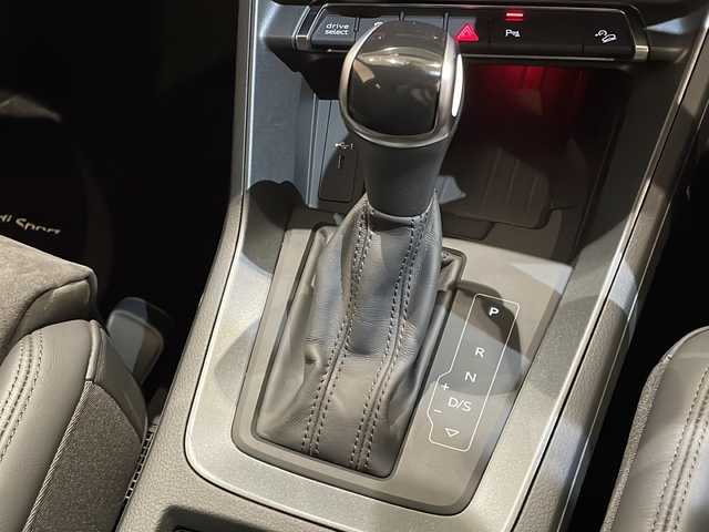 アウディ ＲＳＱ３ スポーツバック 新潟県 2021(令3)年 2.7万km グレー Bang & Olufsen 3Dサウンドシステム/カーボンエンジンカバー/RS スポーツエキゾーストシステム/デコラティブパネル カーボン/カラードブレーキキャリパーレッド/バーチャルコックピット/MMIナビゲーション/・Apple Car Play/・Android Auto/・TV/アダプティブクルーズアシスト/アダプティブクルーズコントロール/アウディパーキングシステム/ヒルディセントアシスト/Audi ユニバーサルトラフィックレコーダー/アンビエントライト/ETC2.0/シートヒーター/ワイヤレス充電