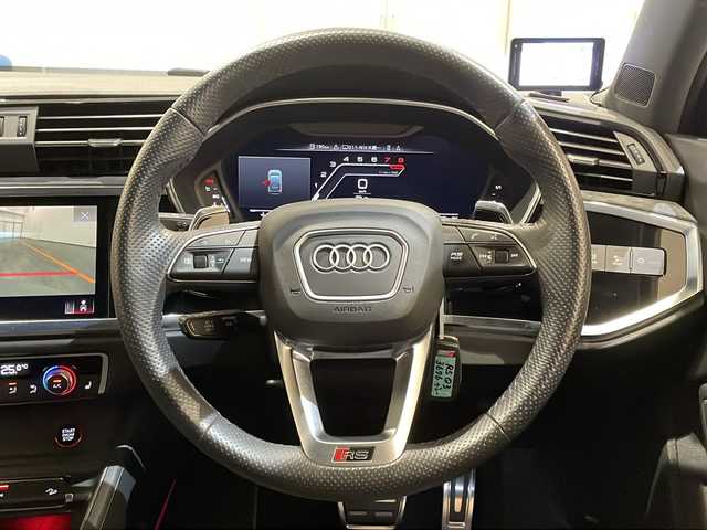 アウディ ＲＳＱ３ スポーツバック 新潟県 2021(令3)年 2.7万km グレー Bang & Olufsen 3Dサウンドシステム/カーボンエンジンカバー/RS スポーツエキゾーストシステム/デコラティブパネル カーボン/カラードブレーキキャリパーレッド/バーチャルコックピット/MMIナビゲーション/・Apple Car Play/・Android Auto/・TV/アダプティブクルーズアシスト/アダプティブクルーズコントロール/アウディパーキングシステム/ヒルディセントアシスト/Audi ユニバーサルトラフィックレコーダー/アンビエントライト/ETC2.0/シートヒーター/ワイヤレス充電