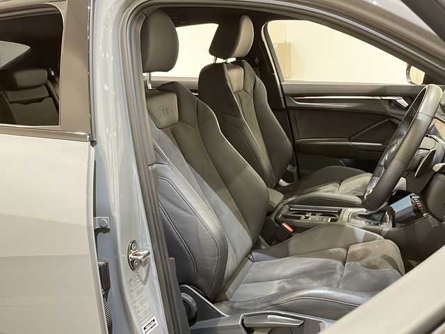 アウディ ＲＳＱ３ スポーツバック 新潟県 2021(令3)年 2.7万km グレー Bang & Olufsen 3Dサウンドシステム/カーボンエンジンカバー/RS スポーツエキゾーストシステム/デコラティブパネル カーボン/カラードブレーキキャリパーレッド/バーチャルコックピット/MMIナビゲーション/・Apple Car Play/・Android Auto/・TV/アダプティブクルーズアシスト/アダプティブクルーズコントロール/アウディパーキングシステム/ヒルディセントアシスト/Audi ユニバーサルトラフィックレコーダー/アンビエントライト/ETC2.0/シートヒーター/ワイヤレス充電