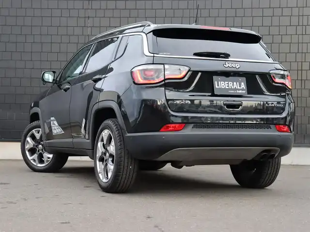 クライスラー・ジープ ジープ コンパス リミテッド 宮城県 2018(平30)年 3.1万km 黒 純正ナビＴＶ/・フルセグ・ＢＴ・ＵＳＢ・ＡＵＸ/ドライブアシスタンス/・衝突警告/・レーンセンス/・ブラインドスポット/・前後パークセンサー/アダプティブクルーズコントロール/バックカメラ/ビーツプレミアムサウンド/アクティブパークセンス/ブラックレザーシート/Ｄ席メモリー機能付きパワーシート/左右シートヒーター/ドライブモードセレクト/オートライト/オートハイビーム/純正１８インチＡＷ/デュアルオートエアコン