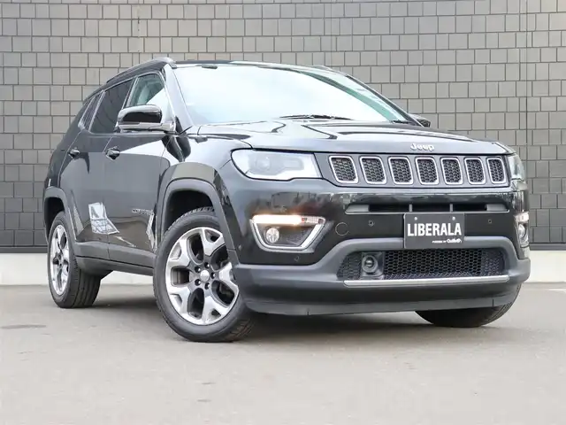 クライスラー・ジープ ジープ コンパス リミテッド 宮城県 2018(平30)年 3.1万km 黒 純正ナビＴＶ/・フルセグ・ＢＴ・ＵＳＢ・ＡＵＸ/ドライブアシスタンス/・衝突警告/・レーンセンス/・ブラインドスポット/・前後パークセンサー/アダプティブクルーズコントロール/バックカメラ/ビーツプレミアムサウンド/アクティブパークセンス/ブラックレザーシート/Ｄ席メモリー機能付きパワーシート/左右シートヒーター/ドライブモードセレクト/オートライト/オートハイビーム/純正１８インチＡＷ/デュアルオートエアコン