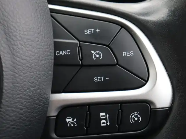 クライスラー・ジープ ジープ コンパス リミテッド 宮城県 2018(平30)年 3.1万km 黒 純正ナビＴＶ/・フルセグ・ＢＴ・ＵＳＢ・ＡＵＸ/ドライブアシスタンス/・衝突警告/・レーンセンス/・ブラインドスポット/・前後パークセンサー/アダプティブクルーズコントロール/バックカメラ/ビーツプレミアムサウンド/アクティブパークセンス/ブラックレザーシート/Ｄ席メモリー機能付きパワーシート/左右シートヒーター/ドライブモードセレクト/オートライト/オートハイビーム/純正１８インチＡＷ/デュアルオートエアコン