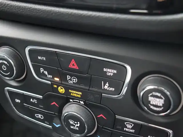 クライスラー・ジープ ジープ コンパス リミテッド 宮城県 2018(平30)年 3.1万km 黒 純正ナビＴＶ/・フルセグ・ＢＴ・ＵＳＢ・ＡＵＸ/ドライブアシスタンス/・衝突警告/・レーンセンス/・ブラインドスポット/・前後パークセンサー/アダプティブクルーズコントロール/バックカメラ/ビーツプレミアムサウンド/アクティブパークセンス/ブラックレザーシート/Ｄ席メモリー機能付きパワーシート/左右シートヒーター/ドライブモードセレクト/オートライト/オートハイビーム/純正１８インチＡＷ/デュアルオートエアコン