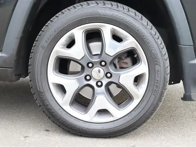 クライスラー・ジープ ジープ コンパス リミテッド 宮城県 2018(平30)年 3.1万km 黒 純正ナビＴＶ/・フルセグ・ＢＴ・ＵＳＢ・ＡＵＸ/ドライブアシスタンス/・衝突警告/・レーンセンス/・ブラインドスポット/・前後パークセンサー/アダプティブクルーズコントロール/バックカメラ/ビーツプレミアムサウンド/アクティブパークセンス/ブラックレザーシート/Ｄ席メモリー機能付きパワーシート/左右シートヒーター/ドライブモードセレクト/オートライト/オートハイビーム/純正１８インチＡＷ/デュアルオートエアコン