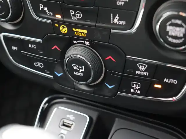 クライスラー・ジープ ジープ コンパス リミテッド 宮城県 2018(平30)年 3.1万km 黒 純正ナビＴＶ/・フルセグ・ＢＴ・ＵＳＢ・ＡＵＸ/ドライブアシスタンス/・衝突警告/・レーンセンス/・ブラインドスポット/・前後パークセンサー/アダプティブクルーズコントロール/バックカメラ/ビーツプレミアムサウンド/アクティブパークセンス/ブラックレザーシート/Ｄ席メモリー機能付きパワーシート/左右シートヒーター/ドライブモードセレクト/オートライト/オートハイビーム/純正１８インチＡＷ/デュアルオートエアコン