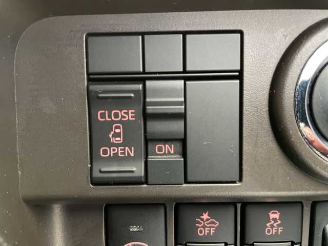 トヨタ ルーミー X 長野県 2022(令4)年 1万km ブライトシルバーM ４ＷＤ/衝突被害軽減ブレーキ/アイドリングストップ/片側パワースライドドア/前席シートヒーター/スマートキーx2/コーナーセンサー/オートライト/横滑り防止装置/スペアキー