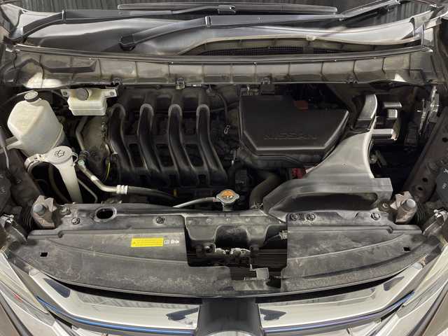日産 セレナ ハイウェイスター Vセレクション 神奈川県 2017(平29)年 6.5万km インペリアルアンバーP 純正９インチナビ（MM517D-L）/(CD/DVD/BD/BT/フルセグ)/アラウンドビューモニター/純正フリップダウンモニター　/両側パワースライドドア　/ビルトインＥＴＣ　/純正アルミホイール/アイドリングストップ　/スマートキー　/オートライト　/ＬＥＤヘッドライト　/社外前方ドライブレコーダー　/純正１６インチAW/シートリフター/ドアバイザー/社外フロアマット/Wエアバッグ/ABS