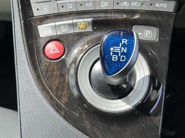 トヨタ プリウス ＰＨＶ S 岐阜県 2014(平26)年 3.3万km レッドマイカメタリック (株)IDOMが運営する【じしゃロン多治見店】の自社ローン専用車両になります。こちらは現金またはオートローンご利用時の価格です。自社ローンご希望の方は別途その旨お申付け下さい。/純正ナビ/　(CD/DVD/Bluetooth/SD)/バックカメラ/盗難防止装置/全席オートパワーウィンドウ/前席シートヒーター/ステアリングヒーター/前方ドライブレコーダー/ウィンカーミラー/プッシュスタート/ETC/純正ホイール
