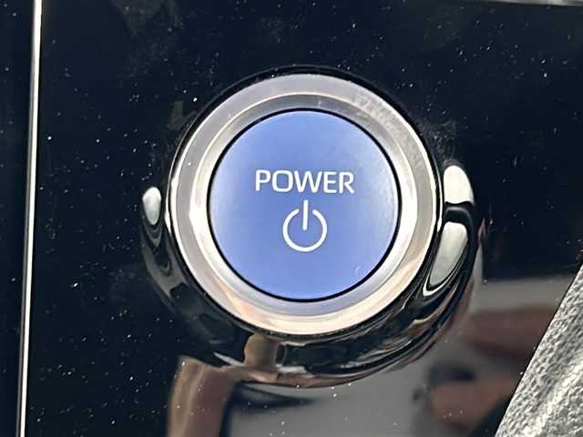 トヨタ ノア ハイブリッド S－Z 沖縄県 2023(令5)年 4.1万km ホワイトパールクリスタルシャイン 禁煙車/県外仕入れ/純正メーカオプションディスプレイオーディオ/Bluetooth接続あり/バックカメラ/ドライブレコーダー前方/クルーズコントロール/トヨタセーフティセンス/・プリクラッシュセーフティ/・レーントレーシングアシスト/・ロードサインアシスト/・レーダークルーズコントロール/・オートマチックハイビーム/ビルトインETC2.0/ハーフレザーシート/前席シートヒーター/両側パワースライドドア/純正アルミホイール/オートライト/オートマチックハイビーム/LEDヘッドライト