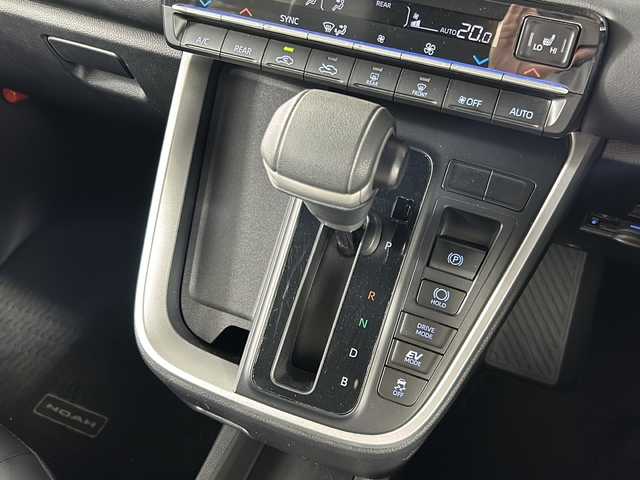 トヨタ ノア ハイブリッド S－Z 沖縄県 2023(令5)年 4.1万km ホワイトパールクリスタルシャイン 禁煙車/県外仕入れ/純正メーカオプションディスプレイオーディオ/Bluetooth接続あり/バックカメラ/ドライブレコーダー前方/クルーズコントロール/トヨタセーフティセンス/・プリクラッシュセーフティ/・レーントレーシングアシスト/・ロードサインアシスト/・レーダークルーズコントロール/・オートマチックハイビーム/ビルトインETC2.0/ハーフレザーシート/前席シートヒーター/両側パワースライドドア/純正アルミホイール/オートライト/オートマチックハイビーム/LEDヘッドライト