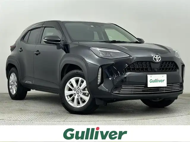 トヨタ ヤリスクロス G 道央・札幌 2022(令4)年 2.8万km ブラックマイカ ・ワンオーナー/・４WD/・寒冷地仕様/・純正ディスプレイオーディオ/・BT/USB/Type-C（ナビ更新なし）/・アラウンドビューモニター/・ビルトインETC/・ドライブレコーダー（シュガーソケット型）/・トヨタセーフティセンス/・プリクラッシュセーフティ/・レーンキープアシスト/・レーダークルーズコントロール/・クリアランスソナー/・ブラインドスポットモニター/・ダウンヒルアシストコントロール/・オートマチックハイビーム/・LEDヘッドライト/・前席シートヒーター/・ステアリングヒーター/・パワーバックドア/・純正16インチAW/・16インチ夏タイヤ積込（ゴムのみ）/・純正フロアマット/・プッシュスタート/・スマートキー/・取扱説明書