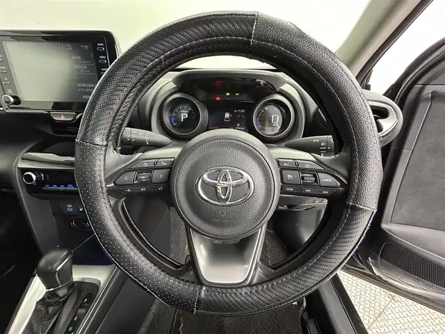 トヨタ ヤリスクロス G 道央・札幌 2022(令4)年 2.8万km ブラックマイカ ・ワンオーナー/・４WD/・寒冷地仕様/・純正ディスプレイオーディオ/・BT/USB/Type-C（ナビ更新なし）/・アラウンドビューモニター/・ビルトインETC/・ドライブレコーダー（シュガーソケット型）/・トヨタセーフティセンス/・プリクラッシュセーフティ/・レーンキープアシスト/・レーダークルーズコントロール/・クリアランスソナー/・ブラインドスポットモニター/・ダウンヒルアシストコントロール/・オートマチックハイビーム/・LEDヘッドライト/・前席シートヒーター/・ステアリングヒーター/・パワーバックドア/・純正16インチAW/・16インチ夏タイヤ積込（ゴムのみ）/・純正フロアマット/・プッシュスタート/・スマートキー/・取扱説明書