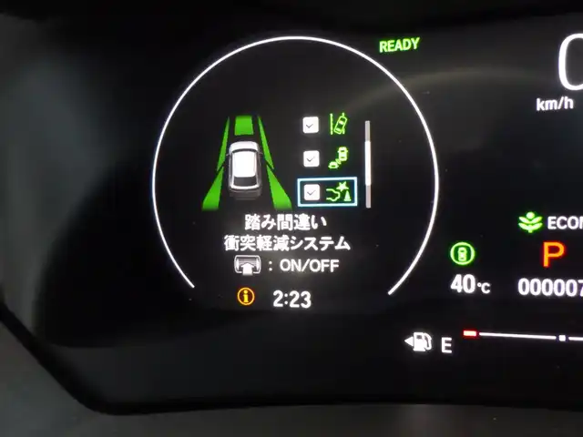ホンダ ヴェゼル ハイブリッド e:HEV Z 千葉県 2025(令7)年 0.1万km未満 クリスタルブラックパール e:HEV Z　3VC4AZ　Honda CONNECTディスプレー+ETC2.0車載器+ワイヤレス充電器(220/000)　フロントグリル　ベルリナブラック(41250円)/ホンダセンシング/・衝突軽減ブレーキ（CMBS）/・車線維持支援システム（LKAS）/・アダプティブクルーズコントロール（ACC）/・後方誤発進抑制機能/・誤発進抑制機能/パワーバックドア/ホンダコネクトナビ/地デジTV/【Bluetooth接続】/【Apple CarPlay　Android Auto対応】/バックカメラ/ワイヤレス充電/革巻きステアリング/ステアリングヒーター/ステアリングスイッチ/パドルシフト/前席シートヒーター/ETC（2.0）/LEDヘッドライト/フォグライト/ウインカーミラー/純正18インチアルミホイル/サイド/カーテンエアバッグ/Honda スマートキー