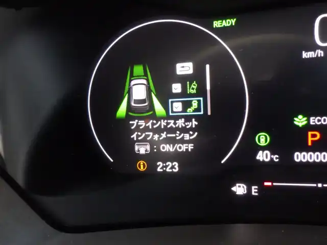 ホンダ ヴェゼル ハイブリッド e:HEV Z 千葉県 2025(令7)年 0.1万km未満 クリスタルブラックパール e:HEV Z　3VC4AZ　Honda CONNECTディスプレー+ETC2.0車載器+ワイヤレス充電器(220/000)　フロントグリル　ベルリナブラック(41250円)/ホンダセンシング/・衝突軽減ブレーキ（CMBS）/・車線維持支援システム（LKAS）/・アダプティブクルーズコントロール（ACC）/・後方誤発進抑制機能/・誤発進抑制機能/パワーバックドア/ホンダコネクトナビ/地デジTV/【Bluetooth接続】/【Apple CarPlay　Android Auto対応】/バックカメラ/ワイヤレス充電/革巻きステアリング/ステアリングヒーター/ステアリングスイッチ/パドルシフト/前席シートヒーター/ETC（2.0）/LEDヘッドライト/フォグライト/ウインカーミラー/純正18インチアルミホイル/サイド/カーテンエアバッグ/Honda スマートキー