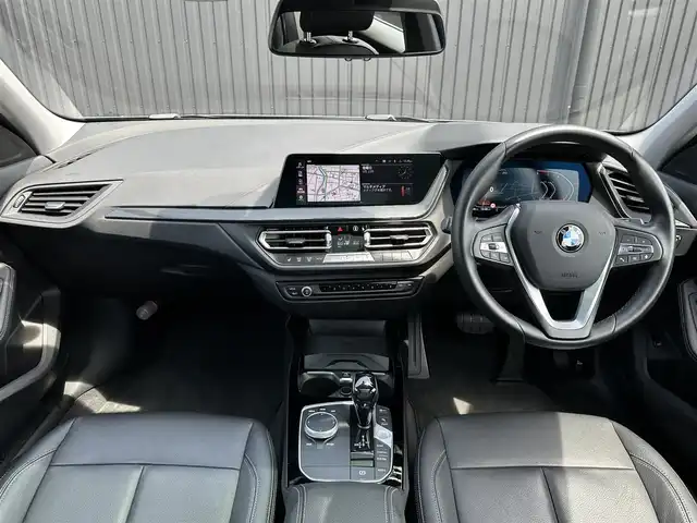 ＢＭＷ ＢＭＷ １１８ｄ プレイ エディションジョイ+ 福島県 2020(令2)年 3.9万km グレー 外装色：ストームベイ（C3N）/ワンオーナー/パノラマサンルーフ/黒革シート/パワーシート/シートヒーター /インテリジェントセーフティ/純正ナビ/バックカメラ/AppleCarPlay/コンフォートアクセス/ミラー一体型ETC/電動リアゲート/ワイヤレスチャージ/LEDヘッドライト/オートホールド /コーナーセンサー /レインセンサー /アンビエントライト /トノカバー/純正17インチAW/取扱説明書/保証書