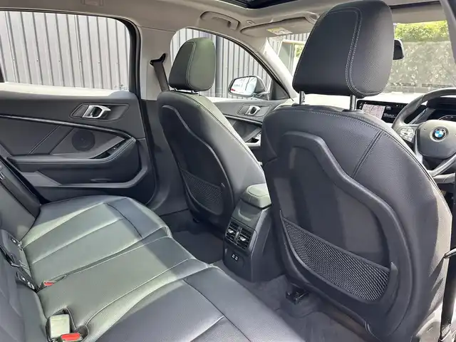 ＢＭＷ ＢＭＷ １１８ｄ プレイ エディションジョイ+ 福島県 2020(令2)年 3.9万km グレー 外装色：ストームベイ（C3N）/ワンオーナー/パノラマサンルーフ/黒革シート/パワーシート/シートヒーター /インテリジェントセーフティ/純正ナビ/バックカメラ/AppleCarPlay/コンフォートアクセス/ミラー一体型ETC/電動リアゲート/ワイヤレスチャージ/LEDヘッドライト/オートホールド /コーナーセンサー /レインセンサー /アンビエントライト /トノカバー/純正17インチAW/取扱説明書/保証書