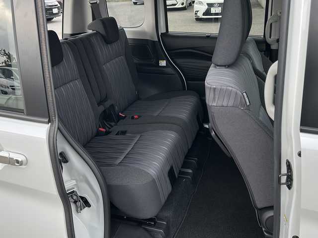 スズキ ソリオ HV MZ 新潟県 2022(令4)年 0.4万km ピュアホワイトP ワンオーナー/ヘッドアップディスプレイ/ハイブリット/純正ナビ/シートヒーター/クルーズコントロール追従あり/両側パワースライド/全方位カメラ/純正アルミホイール/コーナーセンサー/LEDヘッドライト/衝突軽減システム/スマートキー/プッシュスタート