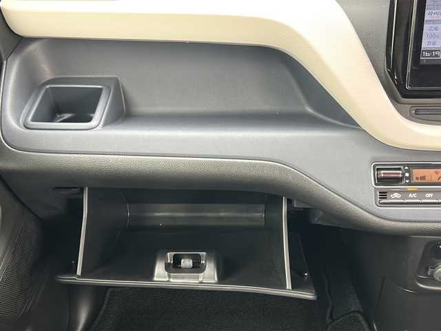 スズキ ソリオ HV MZ 新潟県 2022(令4)年 0.4万km ピュアホワイトP ワンオーナー/ヘッドアップディスプレイ/ハイブリット/純正ナビ/シートヒーター/クルーズコントロール追従あり/両側パワースライド/全方位カメラ/純正アルミホイール/コーナーセンサー/LEDヘッドライト/衝突軽減システム/スマートキー/プッシュスタート