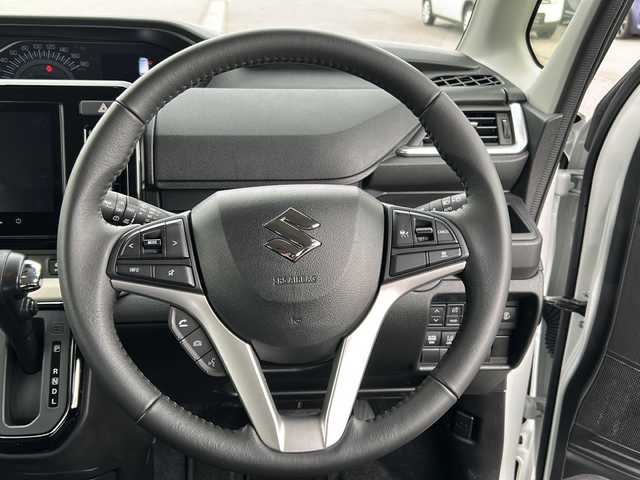 スズキ ソリオ HV MZ 新潟県 2022(令4)年 0.4万km ピュアホワイトP ワンオーナー/ヘッドアップディスプレイ/ハイブリット/純正ナビ/シートヒーター/クルーズコントロール追従あり/両側パワースライド/全方位カメラ/純正アルミホイール/コーナーセンサー/LEDヘッドライト/衝突軽減システム/スマートキー/プッシュスタート