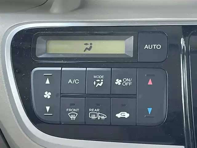 ホンダ Ｎ ＢＯＸ G Lパッケージ 道央・札幌 2012(平24)年 7.4万km プレミアムホワイトパール ４WD/純正ディーラーOPナビ/CD/DVD/SD/USB/ワンセグ/横滑り防止装置/ECONモード/片側パワースライドドア/ステアリングリモコン/プッシュスタート/スマートキー/ハロゲンヘッドライト/電動格納ミラー/ヒーテッドドアミラー/純正フロアマット/ドアバイザー