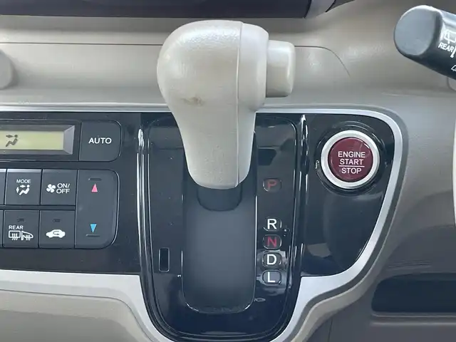 ホンダ Ｎ ＢＯＸ G Lパッケージ 道央・札幌 2012(平24)年 7.4万km プレミアムホワイトパール ４WD/純正ディーラーOPナビ/CD/DVD/SD/USB/ワンセグ/横滑り防止装置/ECONモード/片側パワースライドドア/ステアリングリモコン/プッシュスタート/スマートキー/ハロゲンヘッドライト/電動格納ミラー/ヒーテッドドアミラー/純正フロアマット/ドアバイザー