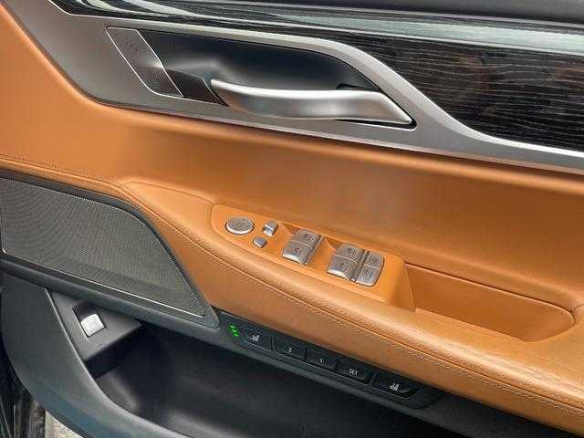 ＢＭＷ ７４０ｄ xDrive Mスポーツ 埼玉県 2018(平30)年 5.8万km サファイアブラックP 茶革シート/サンルーフ/ｈａｒｍａｎ／ｋａｒｄｏｎ/純正HDDナビ/３６０度カメラ/アクティブクルーズコントロール/ブラインドスポットモニター/マッサージ付きシート/全席シートヒータ―/エアサス/ドラレコ/ミラー一体型ETC