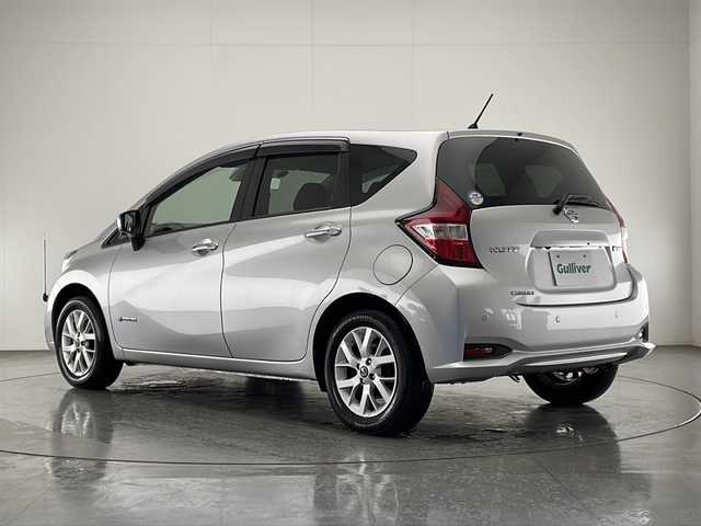 日産 ノート e－パワー メダリスト 宮崎県 2020(令2)年 1.3万km ブリリアントシルバー エマージェンシーブレーキ/インテリジェントルームミラー/車線逸脱警報/オートマチックハイビーム/クリアランスソナー/レーダークルーズコントロール/社外7インチSDナビ/アラウンドビューモニター/ハーフレザーシート/LEDヘッドライト/純正15インチAW