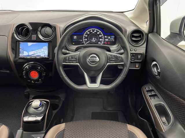 日産 ノート e－パワー メダリスト 宮崎県 2020(令2)年 1.3万km ブリリアントシルバー エマージェンシーブレーキ/インテリジェントルームミラー/車線逸脱警報/オートマチックハイビーム/クリアランスソナー/レーダークルーズコントロール/社外7インチSDナビ/アラウンドビューモニター/ハーフレザーシート/LEDヘッドライト/純正15インチAW