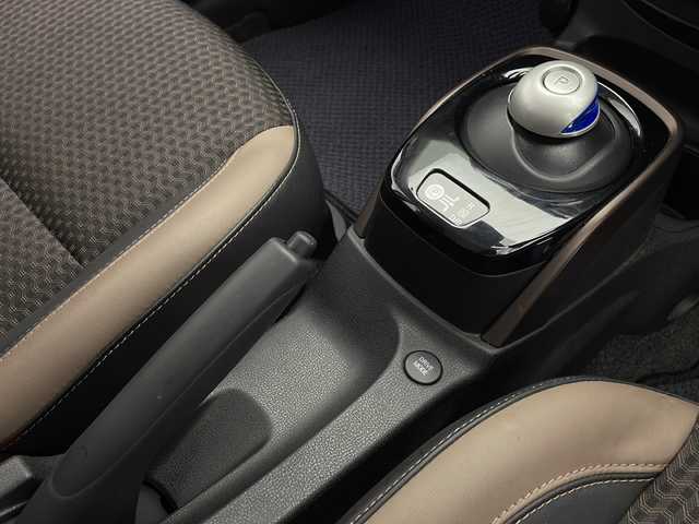 日産 ノート e－パワー メダリスト 宮崎県 2020(令2)年 1.3万km ブリリアントシルバー エマージェンシーブレーキ/インテリジェントルームミラー/車線逸脱警報/オートマチックハイビーム/クリアランスソナー/レーダークルーズコントロール/社外7インチSDナビ/アラウンドビューモニター/ハーフレザーシート/LEDヘッドライト/純正15インチAW