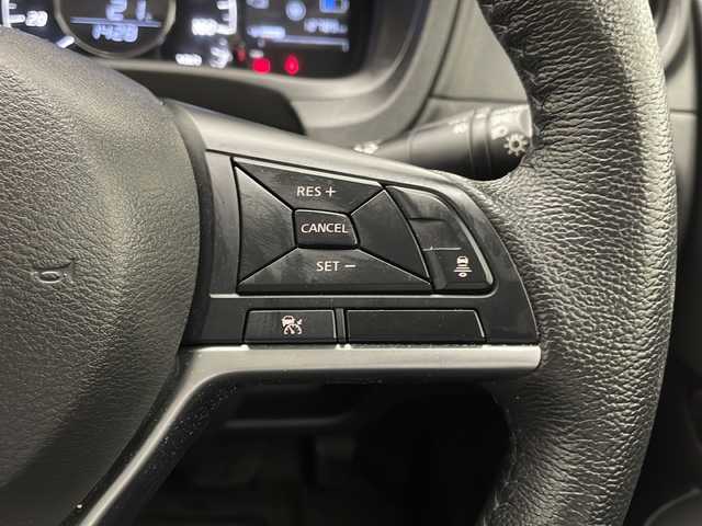 日産 ノート e－パワー メダリスト 宮崎県 2020(令2)年 1.3万km ブリリアントシルバー エマージェンシーブレーキ/インテリジェントルームミラー/車線逸脱警報/オートマチックハイビーム/クリアランスソナー/レーダークルーズコントロール/社外7インチSDナビ/アラウンドビューモニター/ハーフレザーシート/LEDヘッドライト/純正15インチAW
