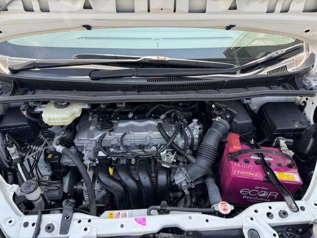 トヨタ ヴォクシー ZS 道東・釧路十勝 2018(平30)年 6.8万km ホワイトパールクリスタルシャイン ４WD/衝突軽減ブレーキ/純正ナビ（NSZT-Y66T）/CD/DVD/BT/MSV/フルセグTV/フリップダウンモニター/バックカメラ/純正ドライブレコーダー/革巻きステアリング/ドアバイザー/バックドアイージクローザー/ドアミラーウィンカー/左後電動椅子（福祉）