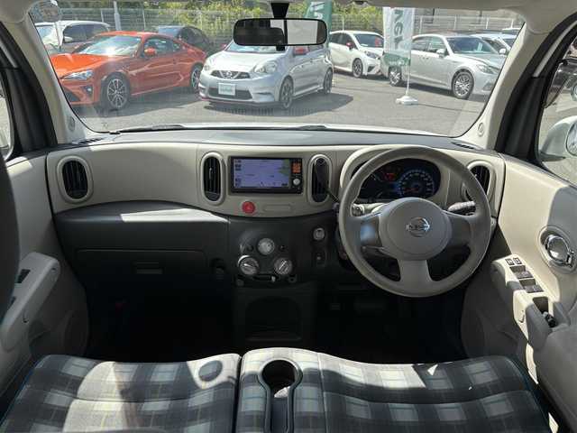 日産 キューブ 15X ロルブーセレクション 三重県 2013(平25)年 4万km ブリリアントホワイトパール 純正ナビ（CD/TV/SD/AM/FM/AUX）/バックカメラ/プッシュスタート/純正フロアマット/純正ドアバイザー/アイドリングストップ/電動格納ミラー/バニティミラー/ヘッドライトレベライザー/チェック柄ブルースエード調クロスシート/革巻きステアリングホイール/メッキインサイドドアハンドル/スペアタイヤ/インテリジェントキー/プッシュスタート/スペアキー