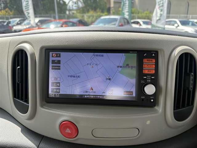 日産 キューブ 15X ロルブーセレクション 三重県 2013(平25)年 4万km ブリリアントホワイトパール 純正ナビ（CD/TV/SD/AM/FM/AUX）/バックカメラ/プッシュスタート/純正フロアマット/純正ドアバイザー/アイドリングストップ/電動格納ミラー/バニティミラー/ヘッドライトレベライザー/チェック柄ブルースエード調クロスシート/革巻きステアリングホイール/メッキインサイドドアハンドル/スペアタイヤ/インテリジェントキー/プッシュスタート/スペアキー