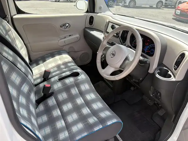 日産 キューブ 15X ロルブーセレクション 三重県 2013(平25)年 4万km ブリリアントホワイトパール 純正ナビ（CD/TV/SD/AM/FM/AUX）/バックカメラ/プッシュスタート/純正フロアマット/純正ドアバイザー/アイドリングストップ/電動格納ミラー/バニティミラー/ヘッドライトレベライザー/チェック柄ブルースエード調クロスシート/革巻きステアリングホイール/メッキインサイドドアハンドル/スペアタイヤ/インテリジェントキー/プッシュスタート/スペアキー