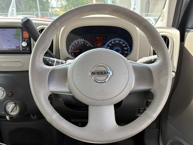 日産 キューブ 15X ロルブーセレクション 三重県 2013(平25)年 4万km ブリリアントホワイトパール 純正ナビ（CD/TV/SD/AM/FM/AUX）/バックカメラ/プッシュスタート/純正フロアマット/純正ドアバイザー/アイドリングストップ/電動格納ミラー/バニティミラー/ヘッドライトレベライザー/チェック柄ブルースエード調クロスシート/革巻きステアリングホイール/メッキインサイドドアハンドル/スペアタイヤ/インテリジェントキー/プッシュスタート/スペアキー