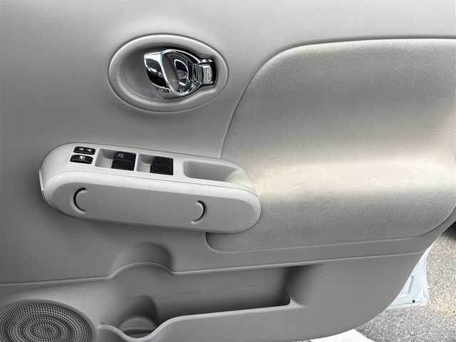 日産 キューブ 15X ロルブーセレクション 三重県 2013(平25)年 4万km ブリリアントホワイトパール 純正ナビ（CD/TV/SD/AM/FM/AUX）/バックカメラ/プッシュスタート/純正フロアマット/純正ドアバイザー/アイドリングストップ/電動格納ミラー/バニティミラー/ヘッドライトレベライザー/チェック柄ブルースエード調クロスシート/革巻きステアリングホイール/メッキインサイドドアハンドル/スペアタイヤ/インテリジェントキー/プッシュスタート/スペアキー