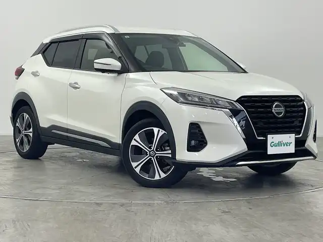 日産 キックス X 群馬県 2021(令3)年 5.3万km ブリリアントホワイトパール 純正９型ナビ　全周囲カメラ　アダプティブクルーズコントロール　レーンキープアシスト　衝突被害軽減ブレーキ　オートマチックハイビーム　純正ドライブレコーダー　コーナーセンサー　ＥＴＣ　ＬＥＤ　禁煙車