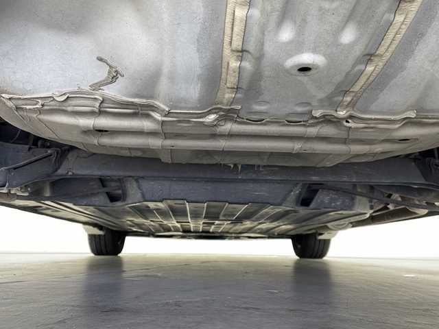 ホンダ フィット ハイブリット Lパッケージ 栃木県 2015(平27)年 5.6万km アラバスターシルバーメタリック 純正SDナビ（VXM-155C）/　CD/USB/AUX/FM/AM/あんしんパッケージ/シティブレーキアクティブシステム/横滑り防止装置/黒革ハーフシート/クルーズコントロール/バックカメラ/スーパーUVカットフロントドアガラス/IRカットガラス/LEDヘッドライト/プラズマクラスター/ETC