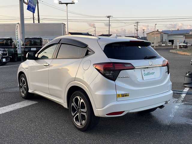ホンダ ヴェゼル ハイブリッド Z ホンダセンシング 新潟県 2020(令2)年 4.2万km プラチナホワイトパール ホンダセンシング/メーカー純正SDナビ/フルセグＴＶ・ＤＶＤ再生/Bluetooth接続/バックカメラ/ドライブレコーダー前後/レーンキープ/全車速追従コントロール/ハーフレザーシート/シートヒーター/ドアバイザー/ETC/ウインカーミラー/ＬＥＤヘッドライト/ルーフレール/プッシュスタート/純正17インチアルミホイール/純正フロアマット/革巻ステアリング