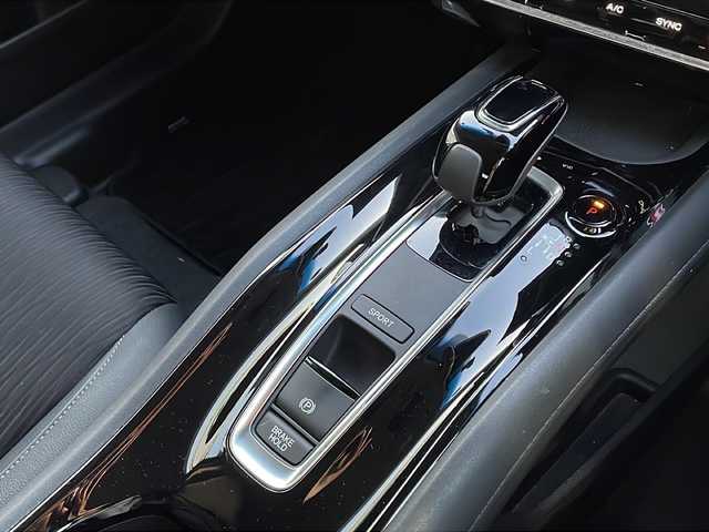 ホンダ ヴェゼル ハイブリッド Z ホンダセンシング 新潟県 2020(令2)年 4.2万km プラチナホワイトパール ホンダセンシング/メーカー純正SDナビ/フルセグＴＶ・ＤＶＤ再生/Bluetooth接続/バックカメラ/ドライブレコーダー前後/レーンキープ/全車速追従コントロール/ハーフレザーシート/シートヒーター/ドアバイザー/ETC/ウインカーミラー/ＬＥＤヘッドライト/ルーフレール/プッシュスタート/純正17インチアルミホイール/純正フロアマット/革巻ステアリング
