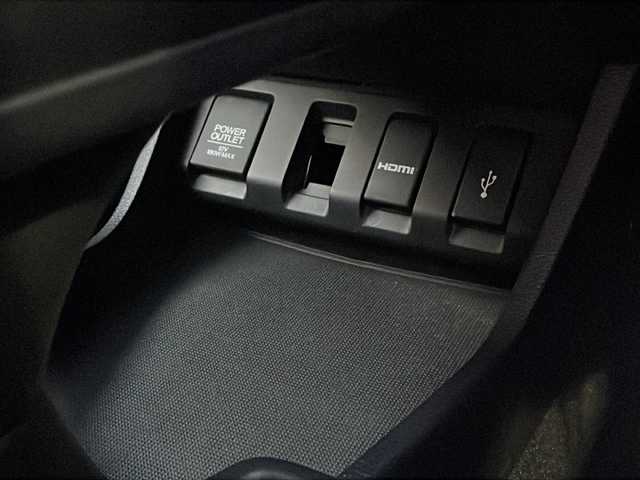 ホンダ ヴェゼル ハイブリッド Z ホンダセンシング 新潟県 2020(令2)年 4.2万km プラチナホワイトパール ホンダセンシング/メーカー純正SDナビ/フルセグＴＶ・ＤＶＤ再生/Bluetooth接続/バックカメラ/ドライブレコーダー前後/レーンキープ/全車速追従コントロール/ハーフレザーシート/シートヒーター/ドアバイザー/ETC/ウインカーミラー/ＬＥＤヘッドライト/ルーフレール/プッシュスタート/純正17インチアルミホイール/純正フロアマット/革巻ステアリング