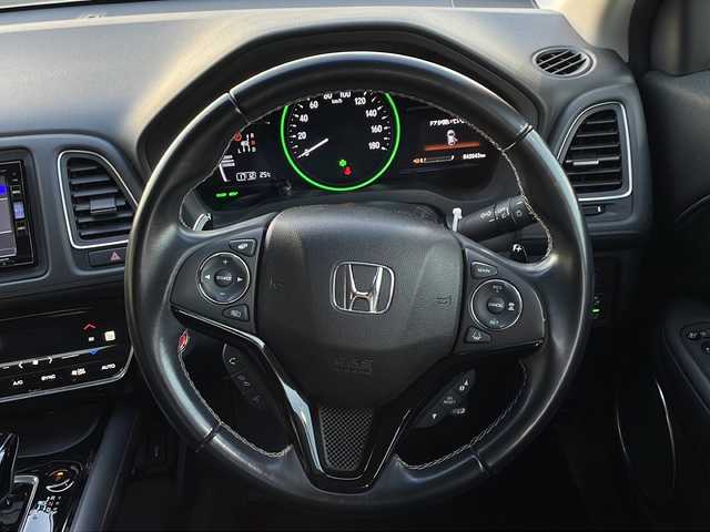 ホンダ ヴェゼル ハイブリッド Z ホンダセンシング 新潟県 2020(令2)年 4.2万km プラチナホワイトパール ホンダセンシング/メーカー純正SDナビ/フルセグＴＶ・ＤＶＤ再生/Bluetooth接続/バックカメラ/ドライブレコーダー前後/レーンキープ/全車速追従コントロール/ハーフレザーシート/シートヒーター/ドアバイザー/ETC/ウインカーミラー/ＬＥＤヘッドライト/ルーフレール/プッシュスタート/純正17インチアルミホイール/純正フロアマット/革巻ステアリング
