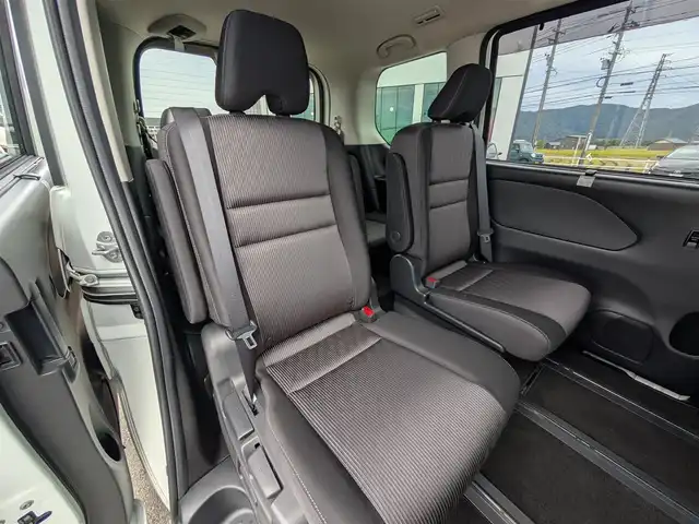 日産 セレナ e－パワー ハイウェイスター V 福井県 2020(令2)年 0.9万km ブリリアントホワイトパール 純正メモリナビ/フルセグテレビ/全方位カメラ/両側パワースライドドア/プロパイロット/エマージェンシーブレーキ/BSM/オートホールド/前後コーナーセンサー/横滑り防止装置/盗難防止装置/アイドリングストップ/前方ドライブレコーダー/ETC/サンシェード/ダブル＋サイドエアバッグ/カーテンエアバッグ/純正フロアマット/LEDヘッドライト/Fフォグ/スマートキー