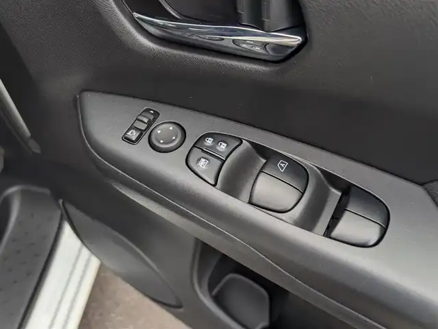 日産 セレナ e－パワー ハイウェイスター V 福井県 2020(令2)年 0.9万km ブリリアントホワイトパール 純正メモリナビ/フルセグテレビ/全方位カメラ/両側パワースライドドア/プロパイロット/エマージェンシーブレーキ/BSM/オートホールド/前後コーナーセンサー/横滑り防止装置/盗難防止装置/アイドリングストップ/前方ドライブレコーダー/ETC/サンシェード/ダブル＋サイドエアバッグ/カーテンエアバッグ/純正フロアマット/LEDヘッドライト/Fフォグ/スマートキー