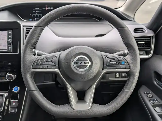 日産 セレナ e－パワー ハイウェイスター V 福井県 2020(令2)年 0.9万km ブリリアントホワイトパール 純正メモリナビ/フルセグテレビ/全方位カメラ/両側パワースライドドア/プロパイロット/エマージェンシーブレーキ/BSM/オートホールド/前後コーナーセンサー/横滑り防止装置/盗難防止装置/アイドリングストップ/前方ドライブレコーダー/ETC/サンシェード/ダブル＋サイドエアバッグ/カーテンエアバッグ/純正フロアマット/LEDヘッドライト/Fフォグ/スマートキー