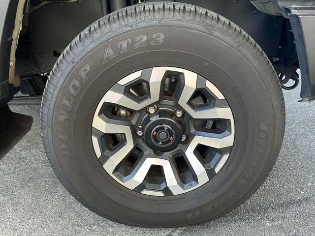 トヨタ ランドクルーザー AX 京都府 2024(令6)年 1.7万km ベージュ トヨタセーフティセンス　/イクリプス７型ＳＤナビ(AVN-LBS01)/Bluetooth　/USB入力端子/バックカメラ内蔵ルームミラー　/ディーゼル　/ターボ付　/４ＷＤ　/GIGEARオフロードアルミルーフラック　/ＤＡＣ　/ＰＣＳ　/ＬＤＡ　/ＲＳＡ　/コンビウッドハンドル　/純正デフロック/LEDヘッドライト/フロントフォグランプ/オートライト/オートマチックハイビーム/ダウンヒルアシストコントロール
