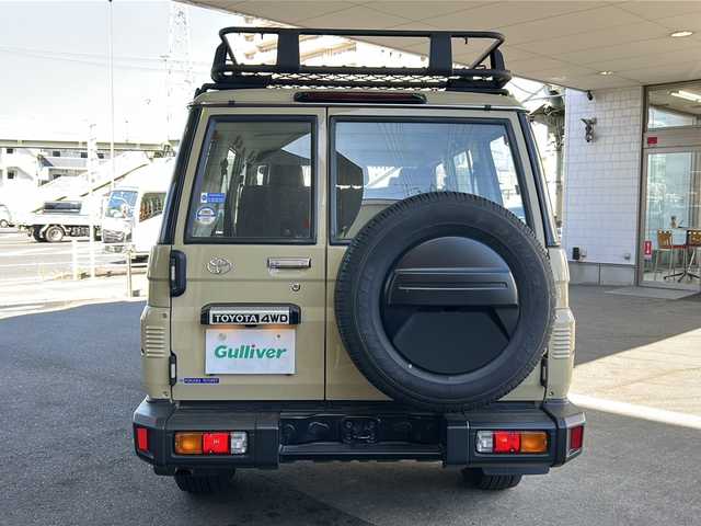 トヨタ ランドクルーザー AX 京都府 2024(令6)年 1.7万km ベージュ トヨタセーフティセンス　/イクリプス７型ＳＤナビ(AVN-LBS01)/Bluetooth　/USB入力端子/バックカメラ内蔵ルームミラー　/ディーゼル　/ターボ付　/４ＷＤ　/GIGEARオフロードアルミルーフラック　/ＤＡＣ　/ＰＣＳ　/ＬＤＡ　/ＲＳＡ　/コンビウッドハンドル　/純正デフロック/LEDヘッドライト/フロントフォグランプ/オートライト/オートマチックハイビーム/ダウンヒルアシストコントロール